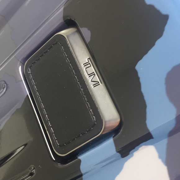 GORGEOUS CAMO TUMI INTERNATIONAL CARRY-ON (NWT) - Picture 6 of 8